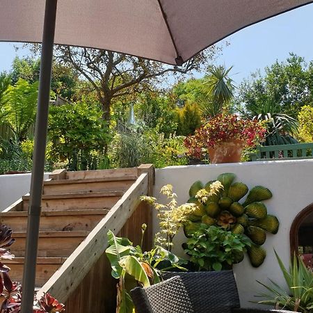 Colourful, Cosy City Home Bath Exterior foto