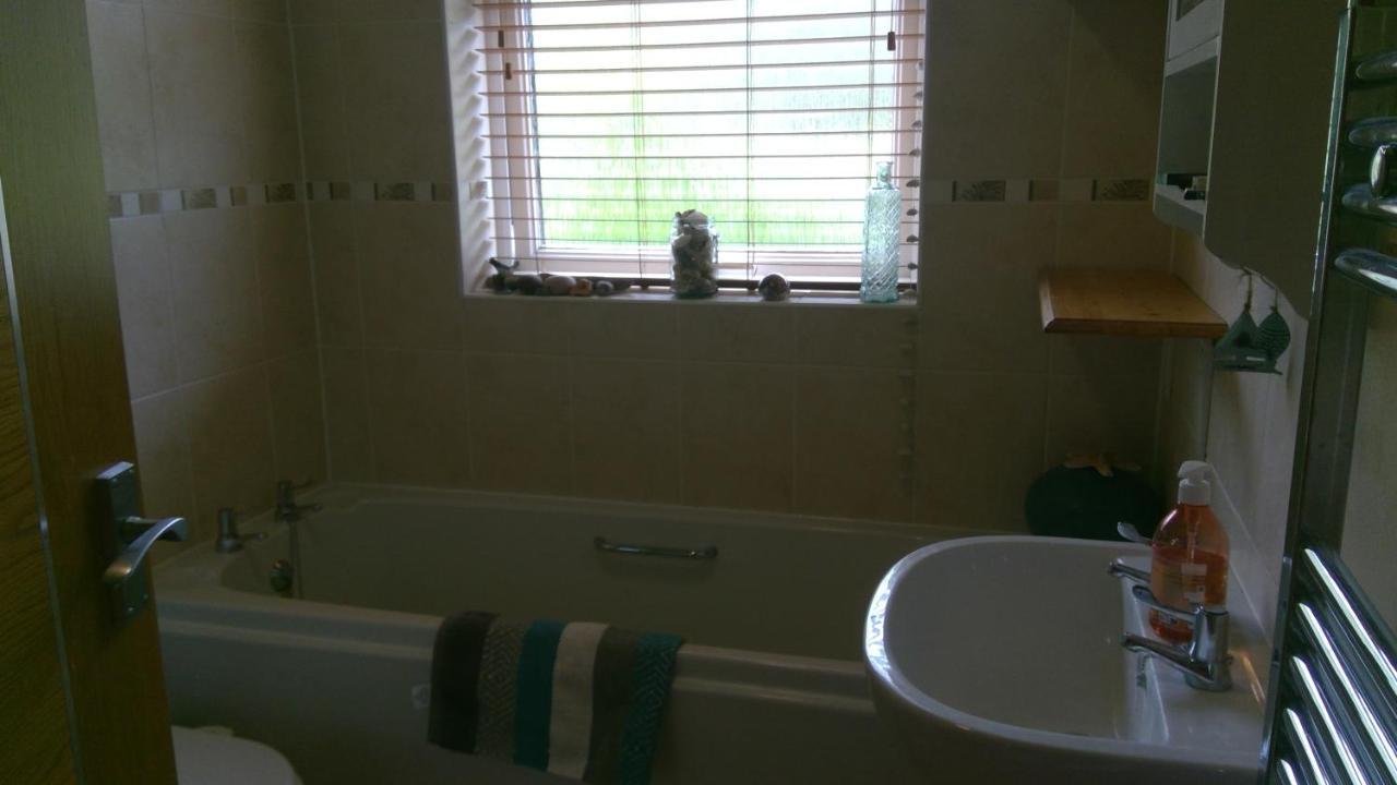 Colourful, Cosy City Home Bath Exterior foto