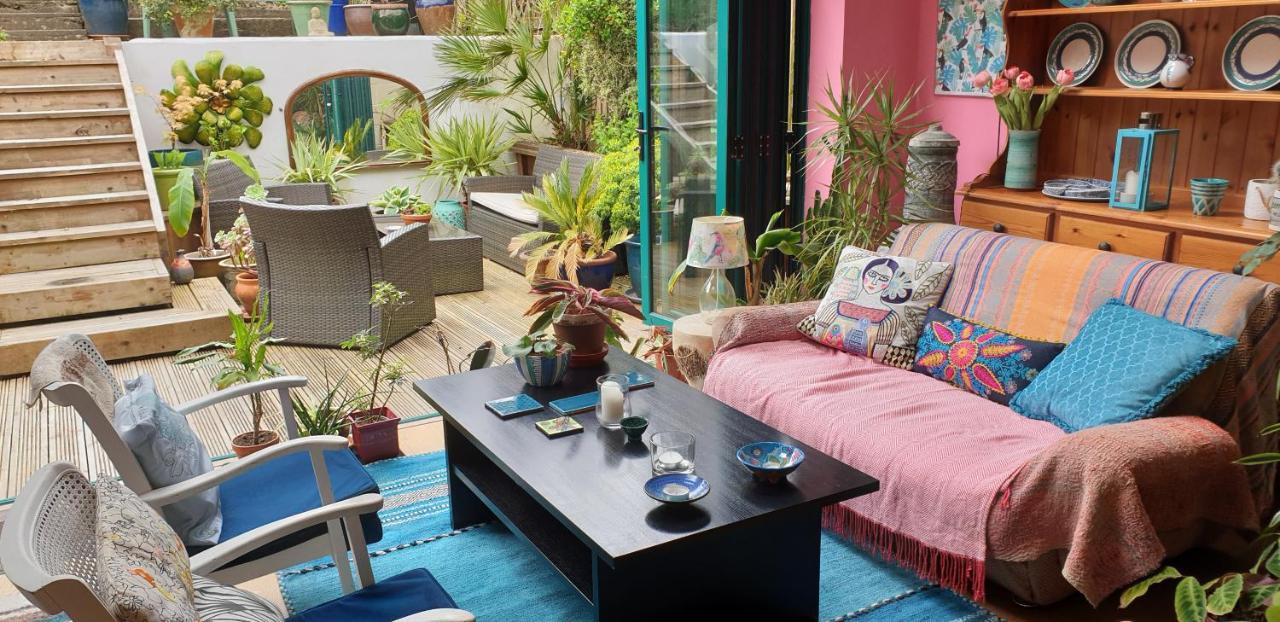 Colourful, Cosy City Home Bath Exterior foto