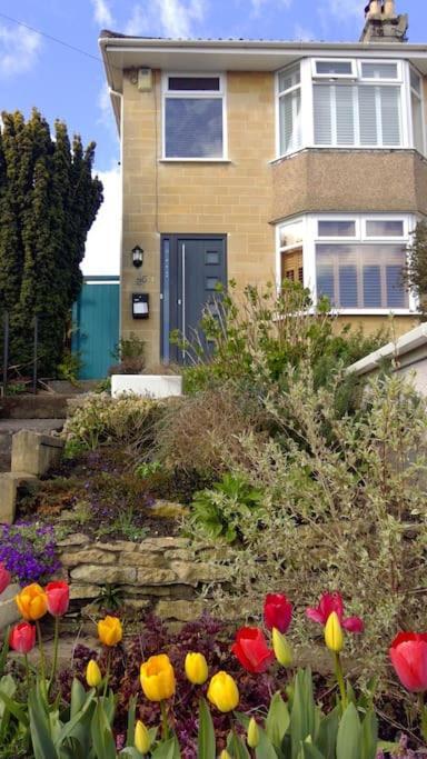 Colourful, Cosy City Home Bath Exterior foto